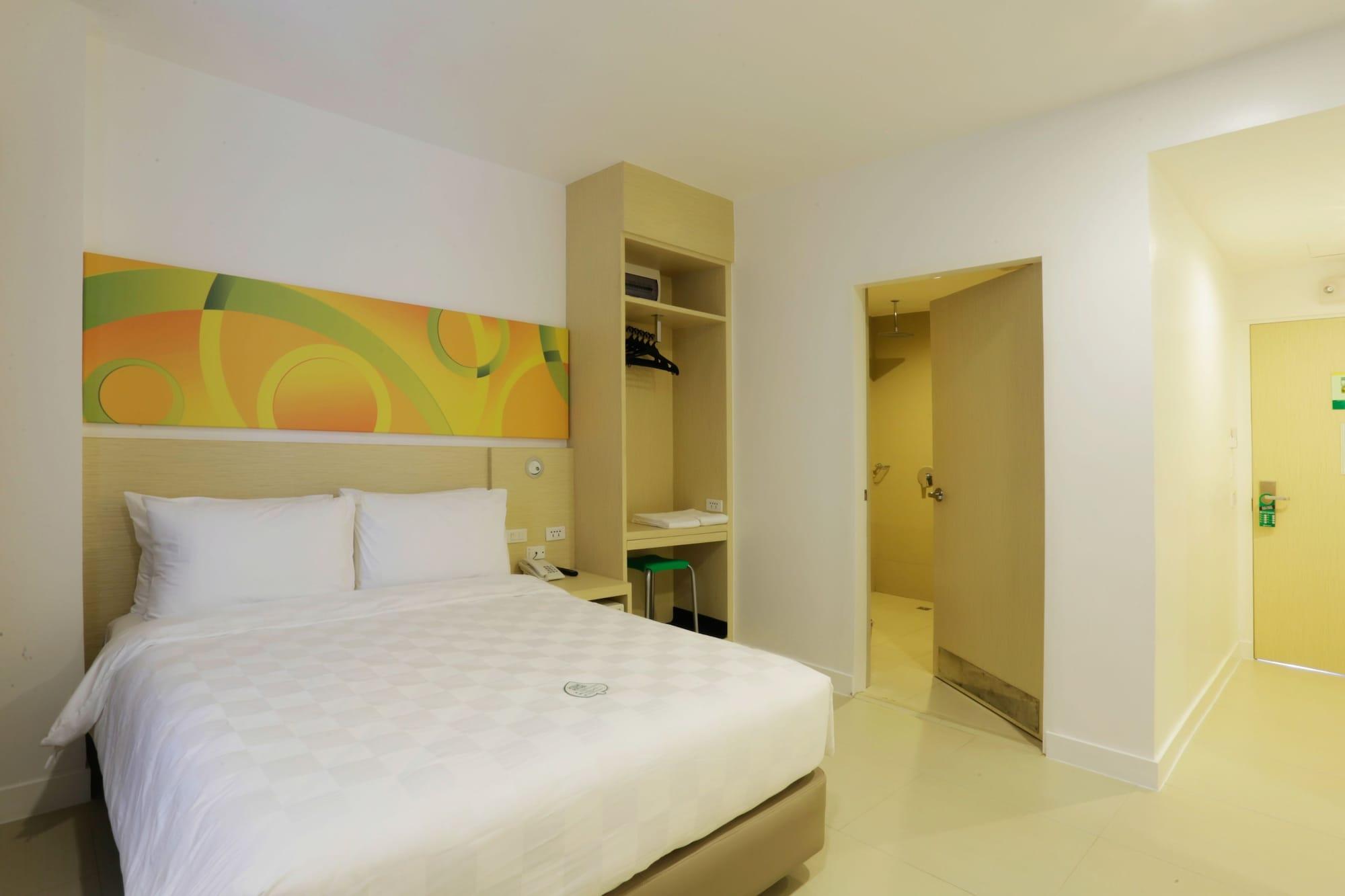 Go Hotels Timog Quezon City Exterior photo