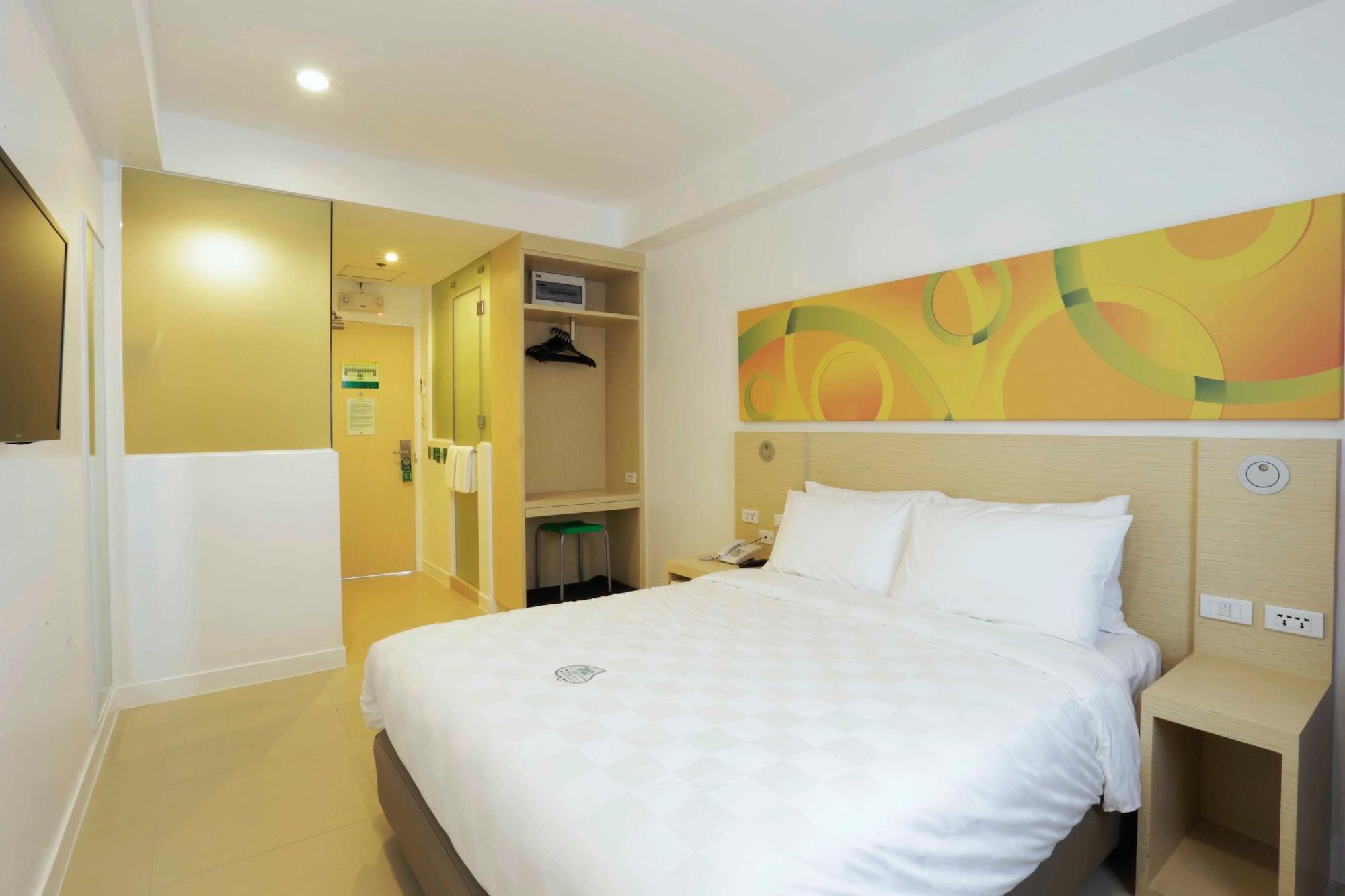 Go Hotels Timog Quezon City Exterior photo