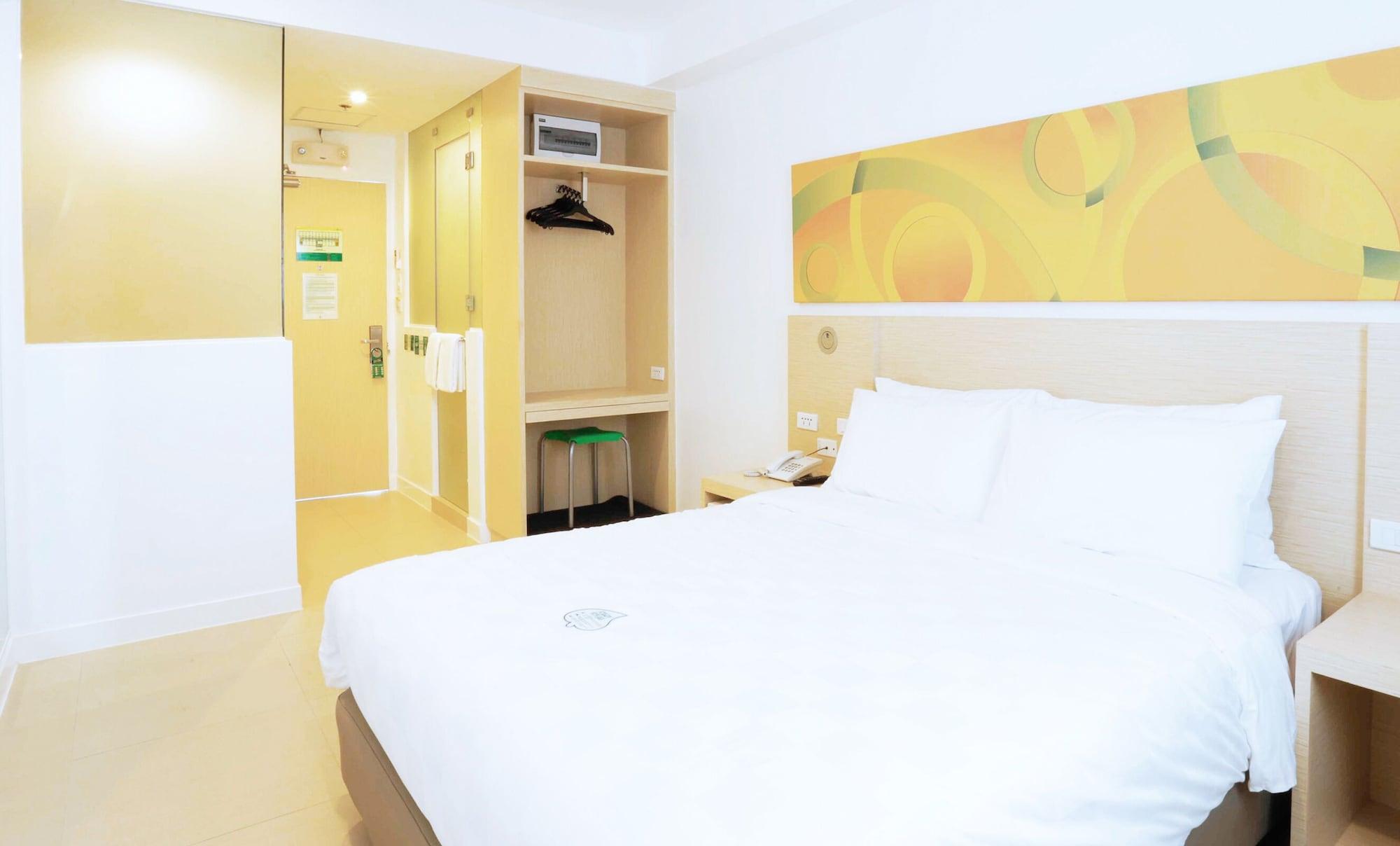 Go Hotels Timog Quezon City Exterior photo