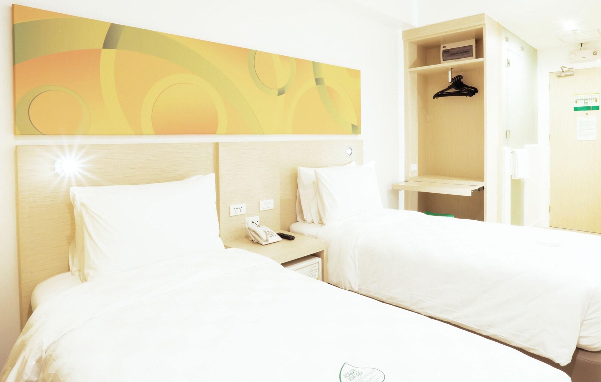 Go Hotels Timog Quezon City Exterior photo