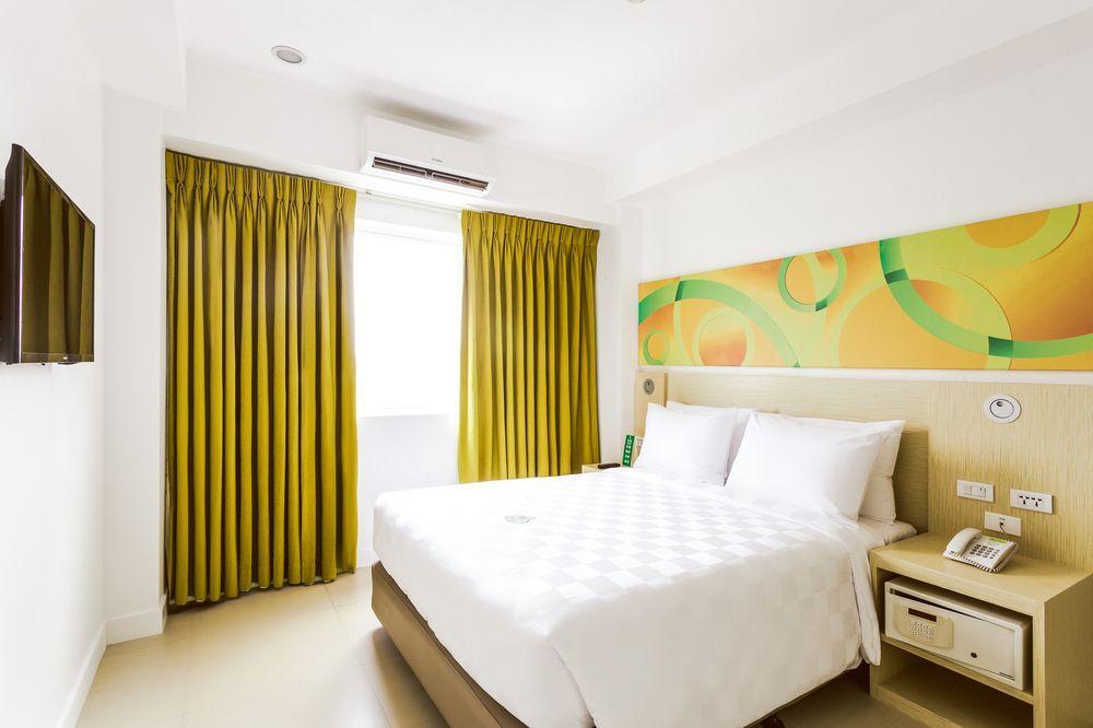 Go Hotels Timog Quezon City Exterior photo
