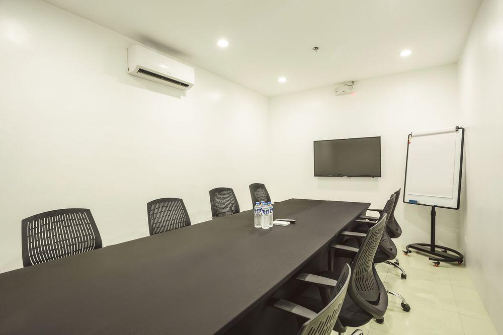 Go Hotels Timog Quezon City Exterior photo