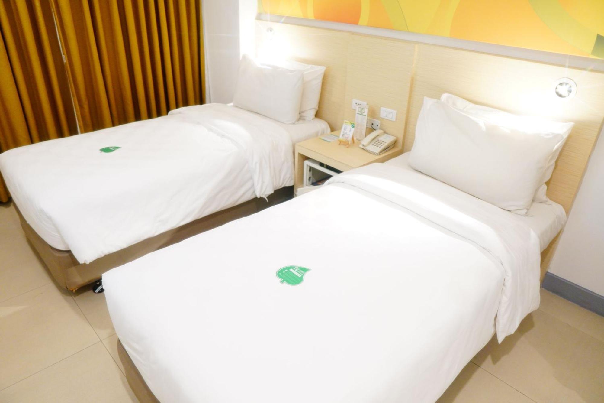 Go Hotels Timog Quezon City Exterior photo